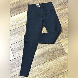 🛍️ Bon Bon up off black legging for kids or can be adult XS.